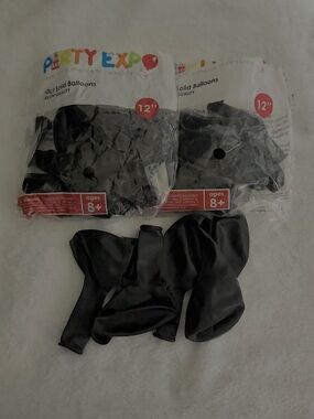 💜 26 Black Balloons